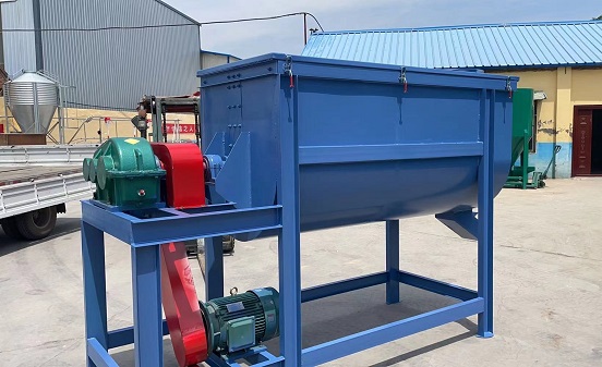 臥式攪拌機(jī)（螺帶混合機(jī)）結(jié)構(gòu)特點(diǎn)。